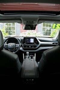 2021 Toyota Highlander Hybrid XLE AWD   - Photo 20 - Strasburg, PA 17579