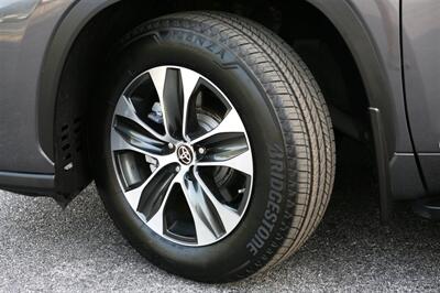 2021 Toyota Highlander Hybrid XLE AWD   - Photo 3 - Strasburg, PA 17579