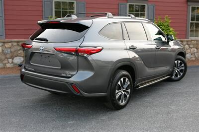 2021 Toyota Highlander Hybrid XLE AWD   - Photo 5 - Strasburg, PA 17579