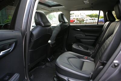 2021 Toyota Highlander Hybrid XLE AWD   - Photo 13 - Strasburg, PA 17579