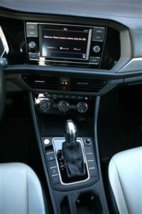 2019 Volkswagen Jetta R-Line   - Photo 18 - Strasburg, PA 17579