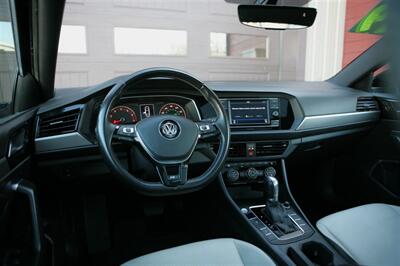 2019 Volkswagen Jetta R-Line   - Photo 11 - Strasburg, PA 17579