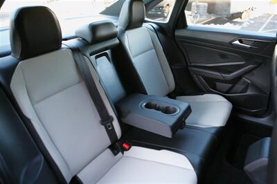 2019 Volkswagen Jetta R-Line   - Photo 14 - Strasburg, PA 17579