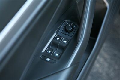 2019 Volkswagen Jetta R-Line   - Photo 9 - Strasburg, PA 17579