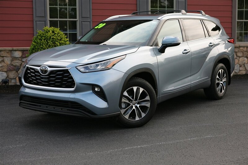 2020 Toyota Highlander XLE   - Photo 1 - Strasburg, PA 17579
