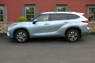 2020 Toyota Highlander XLE - Photo 4 - Strasburg, PA 17579
