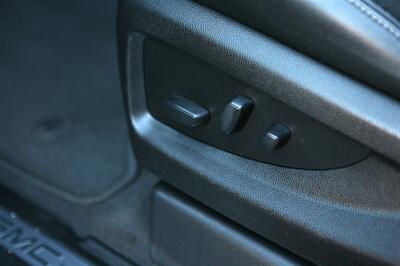 2020 GMC Yukon XL SLT 4X4 - Photo 12 - Strasburg, PA 17579