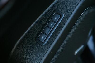 2020 GMC Yukon XL SLT 4X4 - Photo 10 - Strasburg, PA 17579