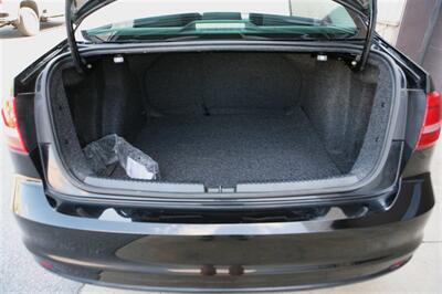 2015 Volkswagen Jetta S w/tech 5-Speed Manual   - Photo 13 - Strasburg, PA 17579