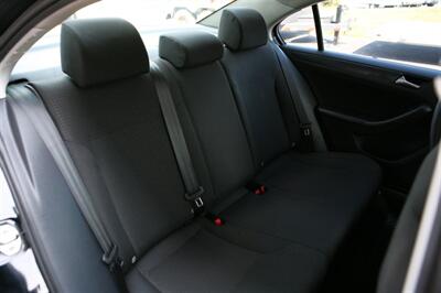 2015 Volkswagen Jetta S w/tech 5-Speed Manual   - Photo 14 - Strasburg, PA 17579