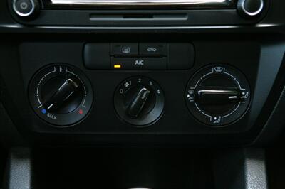 2015 Volkswagen Jetta S w/tech 5-Speed Manual   - Photo 19 - Strasburg, PA 17579