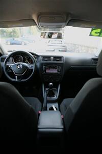 2015 Volkswagen Jetta S w/tech 5-Speed Manual   - Photo 16 - Strasburg, PA 17579