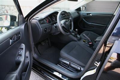 2015 Volkswagen Jetta S w/tech 5-Speed Manual   - Photo 8 - Strasburg, PA 17579