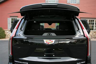 2023 Cadillac Escalade Sport 4X4   - Photo 22 - Strasburg, PA 17579