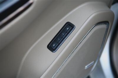 2019 GMC Yukon XL SLT   - Photo 10 - Strasburg, PA 17579