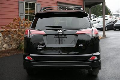 2017 Toyota RAV4 LE AWD   - Photo 6 - Strasburg, PA 17579