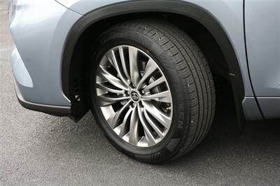 2021 Toyota Highlander Platinum AWD   - Photo 3 - Strasburg, PA 17579