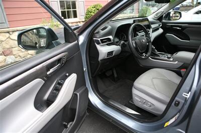 2021 Toyota Highlander Platinum AWD   - Photo 8 - Strasburg, PA 17579