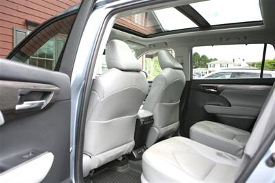 2021 Toyota Highlander Platinum AWD   - Photo 14 - Strasburg, PA 17579