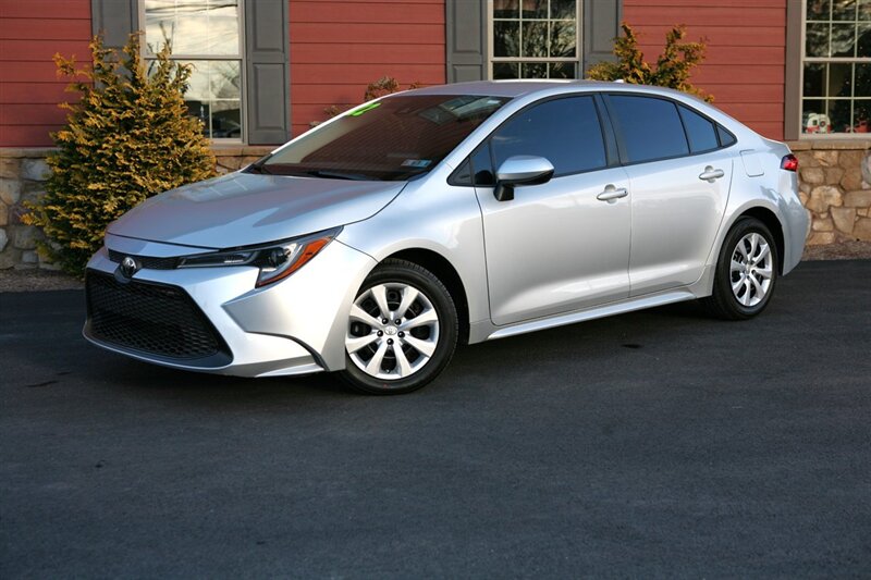 2022 Toyota Corolla LE's photo