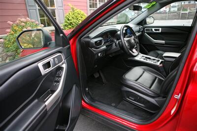 2021 Ford Explorer XLT 4WD - Photo 8 - Strasburg, PA 17579