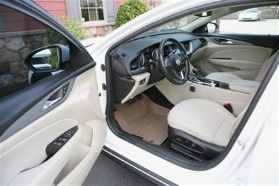 2018 Buick Regal TourX Preferred   - Photo 8 - Strasburg, PA 17579