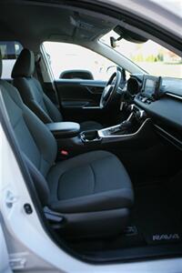 2021 Toyota RAV4 Hybrid LE AWD   - Photo 15 - Strasburg, PA 17579