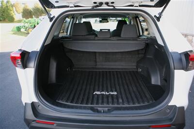 2021 Toyota RAV4 Hybrid LE AWD   - Photo 12 - Strasburg, PA 17579