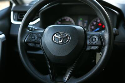 2021 Toyota RAV4 Hybrid LE AWD   - Photo 17 - Strasburg, PA 17579