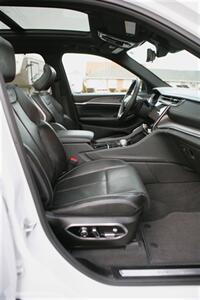 2022 Jeep Grand Cherokee L Overland - Photo 20 - Strasburg, PA 17579