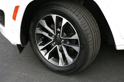 2022 Jeep Grand Cherokee L Overland - Photo 3 - Strasburg, PA 17579