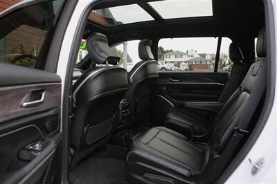 2022 Jeep Grand Cherokee L Overland - Photo 14 - Strasburg, PA 17579