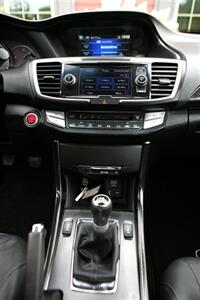 2013 Honda Accord EX-L V6 6-speed Manual   - Photo 18 - Strasburg, PA 17579