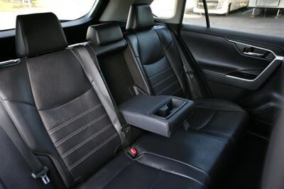 2019 Toyota RAV4 Hybrid Limited   - Photo 17 - Strasburg, PA 17579