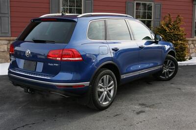 2016 Volkswagen Touareg TDI Lux AWD   - Photo 5 - Strasburg, PA 17579
