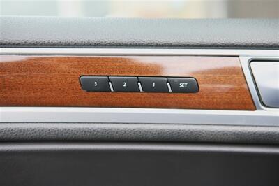 2016 Volkswagen Touareg TDI Lux AWD   - Photo 10 - Strasburg, PA 17579