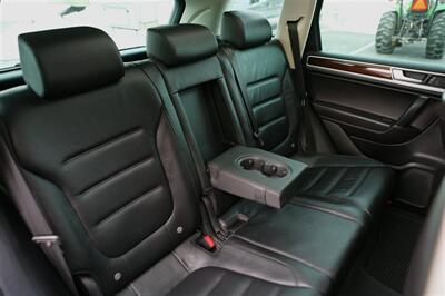 2016 Volkswagen Touareg TDI Lux AWD   - Photo 19 - Strasburg, PA 17579