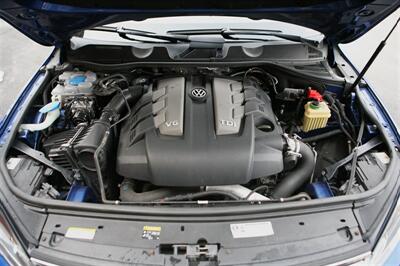 2016 Volkswagen Touareg TDI Lux AWD   - Photo 7 - Strasburg, PA 17579