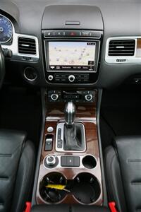 2016 Volkswagen Touareg TDI Lux AWD   - Photo 25 - Strasburg, PA 17579