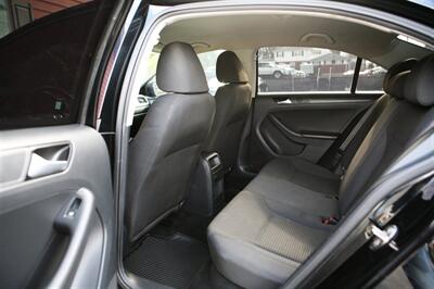 2015 Volkswagen Jetta S - Photo 12 - Strasburg, PA 17579
