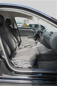 2015 Volkswagen Jetta S - Photo 15 - Strasburg, PA 17579
