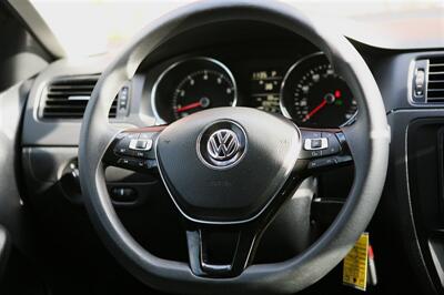 2015 Volkswagen Jetta S - Photo 17 - Strasburg, PA 17579