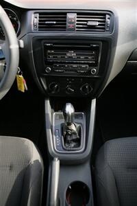 2015 Volkswagen Jetta S - Photo 18 - Strasburg, PA 17579