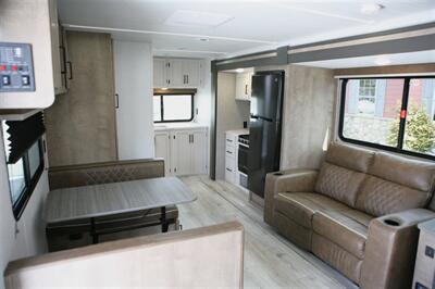 2025 Keystone Springdale 220ML   - Photo 15 - Strasburg, PA 17579