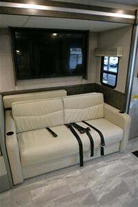 2022 Coachman Encore M355DS   - Photo 33 - Strasburg, PA 17579