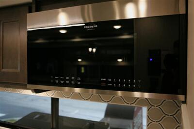 2022 Coachman Encore M355DS   - Photo 38 - Strasburg, PA 17579