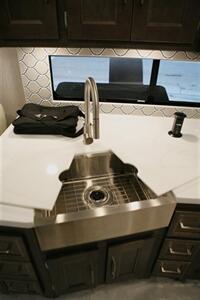 2022 Coachman Encore M355DS   - Photo 36 - Strasburg, PA 17579