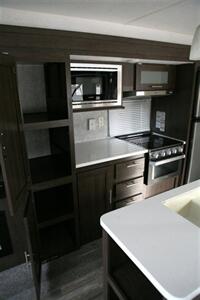 2019 Forest River Wildwood 27REI   - Photo 18 - Strasburg, PA 17579