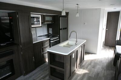 2019 Forest River Wildwood 27REI   - Photo 13 - Strasburg, PA 17579