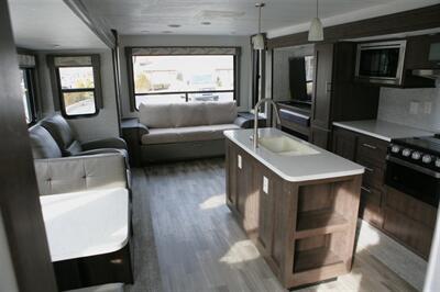 2019 Forest River Wildwood 27REI   - Photo 12 - Strasburg, PA 17579
